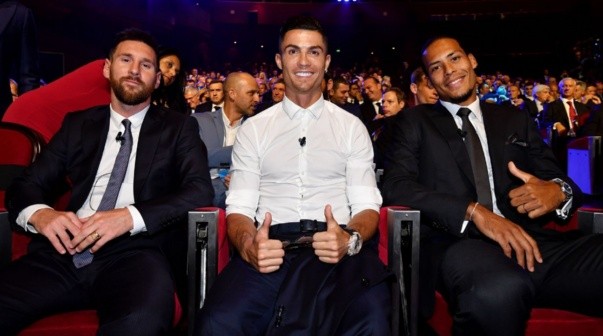 Messi, Cristiano y Van Dijk en una entrega de premios