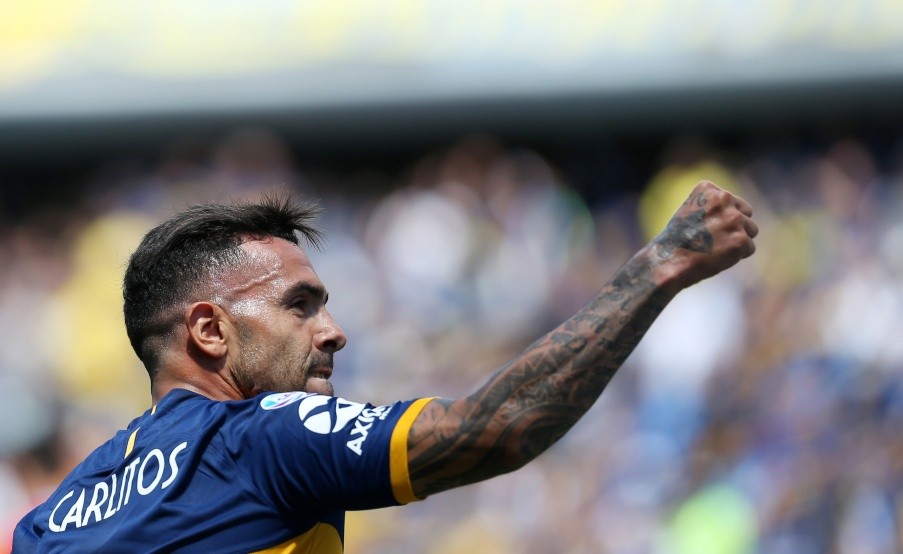 Carlos Tevez debe definir su futuro(Fotobaires)