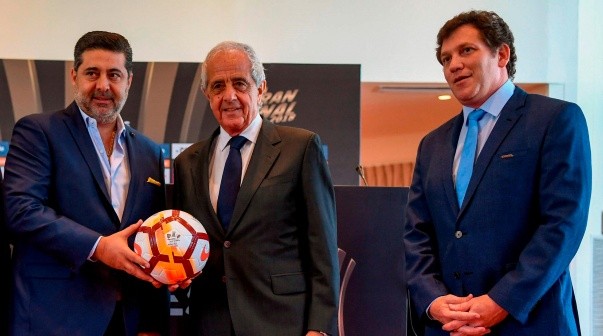 Angelici junto a D'Onofrio y Domínguez