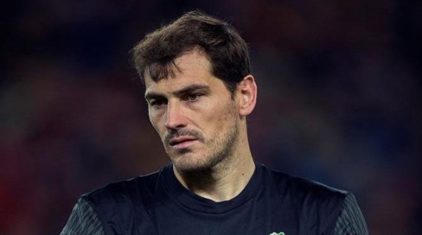 Iker Casillas anunció oficialmente su retiro del fútbol.