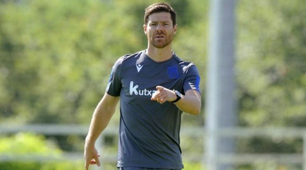 Xabi Alonso no dudó sobre el mejor de la historia entre Messi y Ronaldo