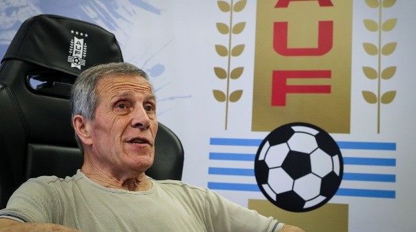 El Maestro Tabárez no se calló nada sobre Bielsa en Uruguay: 