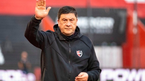Mono Burgos como técnico de Newell's.