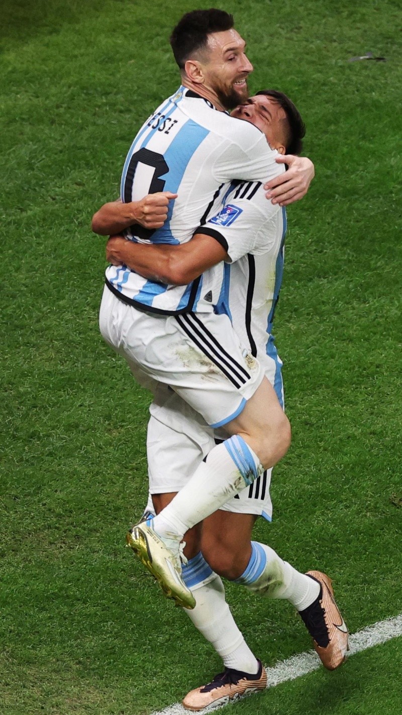 Nahuel Molina eligió entre Cristiano y Messi. Nahuel Molina eligió entre Cristiano y Messi.