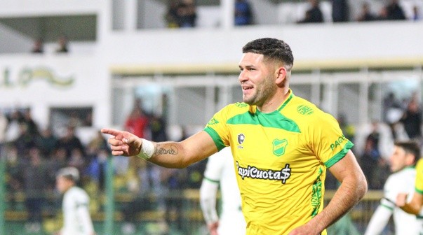 Defensa y Justicia aplastó a Sarmiento en Varela