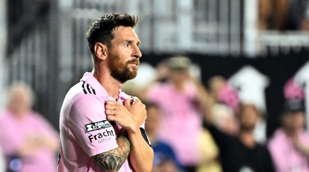 Charlotte le rescindió a un jugador antes de enfrentar a Messi