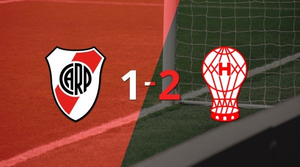 Huracán superó 2-1 a River Plate como visitante