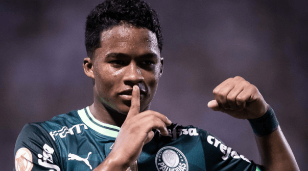 ¿El heredero al trono? Endrick se rindió a los pies de Pelé en Brasil