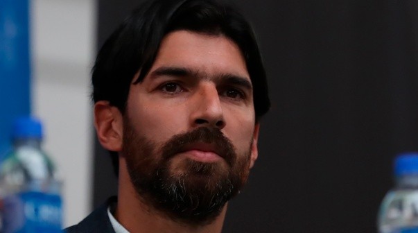 El Loco Abreu sentenció a Gustavo Alfaro en Paraguay: 