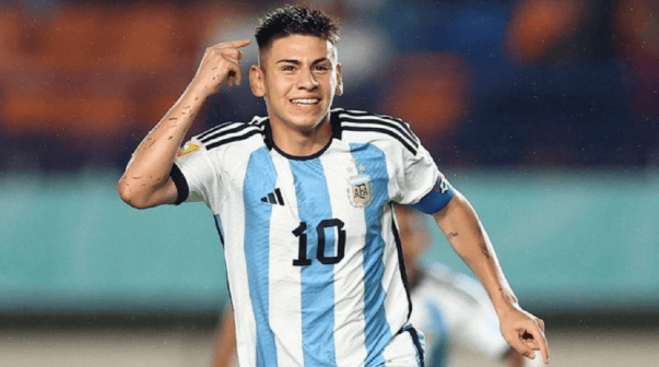 Un club argentino sueña con el Diablito Echeverri: 