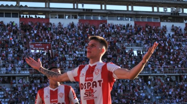 ¡Atento Riquelme! El histórico de River que puja con Boca por Kevin Zenón