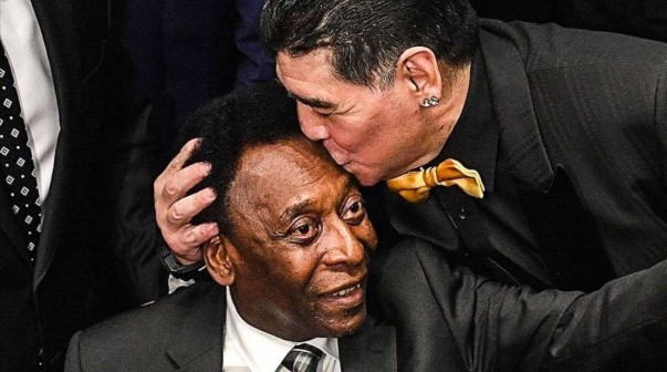 Diego Maradona y Pelé, dos de los mejores jugadores de la historia