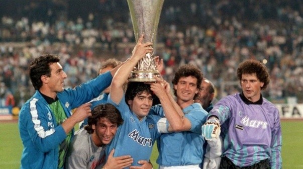 Diego Maradona, campeón de la Copa UEFA con Napoli