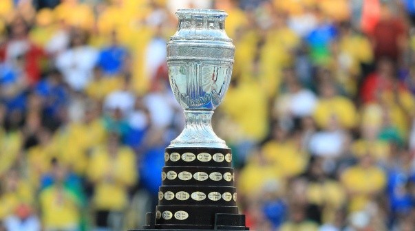Un bicampeón de América anunció su retiro del fútbol