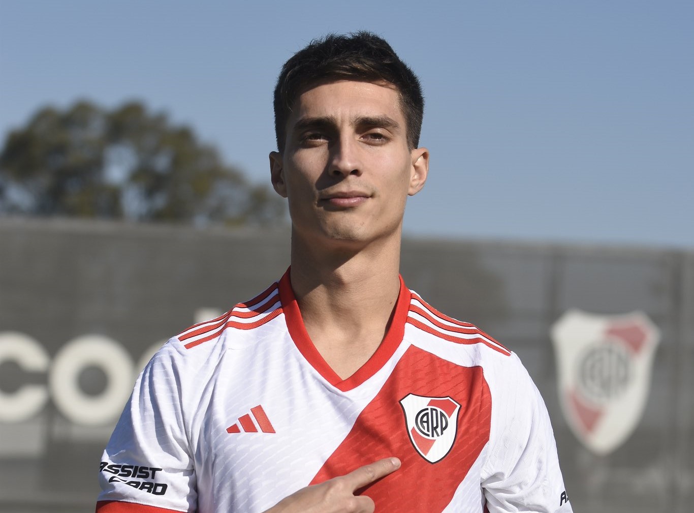 Sevilla, tajante sobre la continuidad de Gattoni en River: 