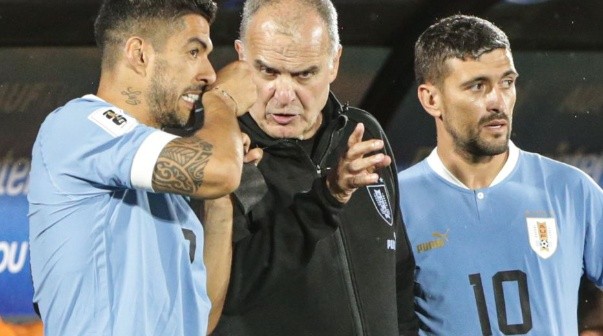 Suárez volvió a apuntar contra Bielsa por sus dichos en Uruguay: 