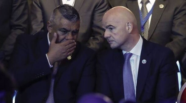 El mensaje de Infantino a Tapia tras su reelección en AFA: 