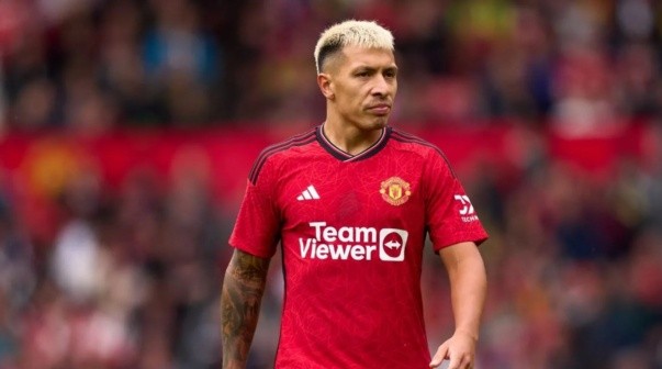 La tajante decisión del DT del Manchester United tras el cruce de Lisandro Martínez con Scholes