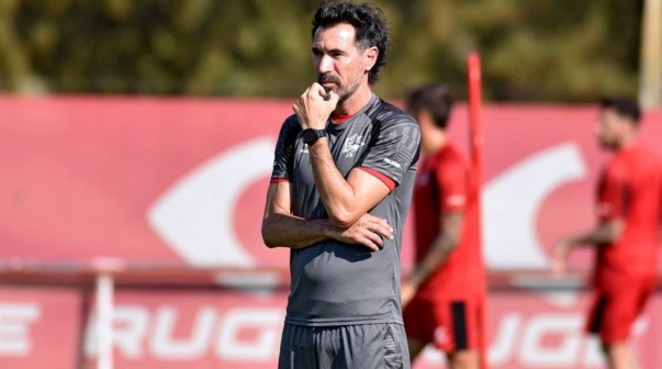 Eduardo Domínguez, caliente tras la caída por goleada de Estudiantes: 
