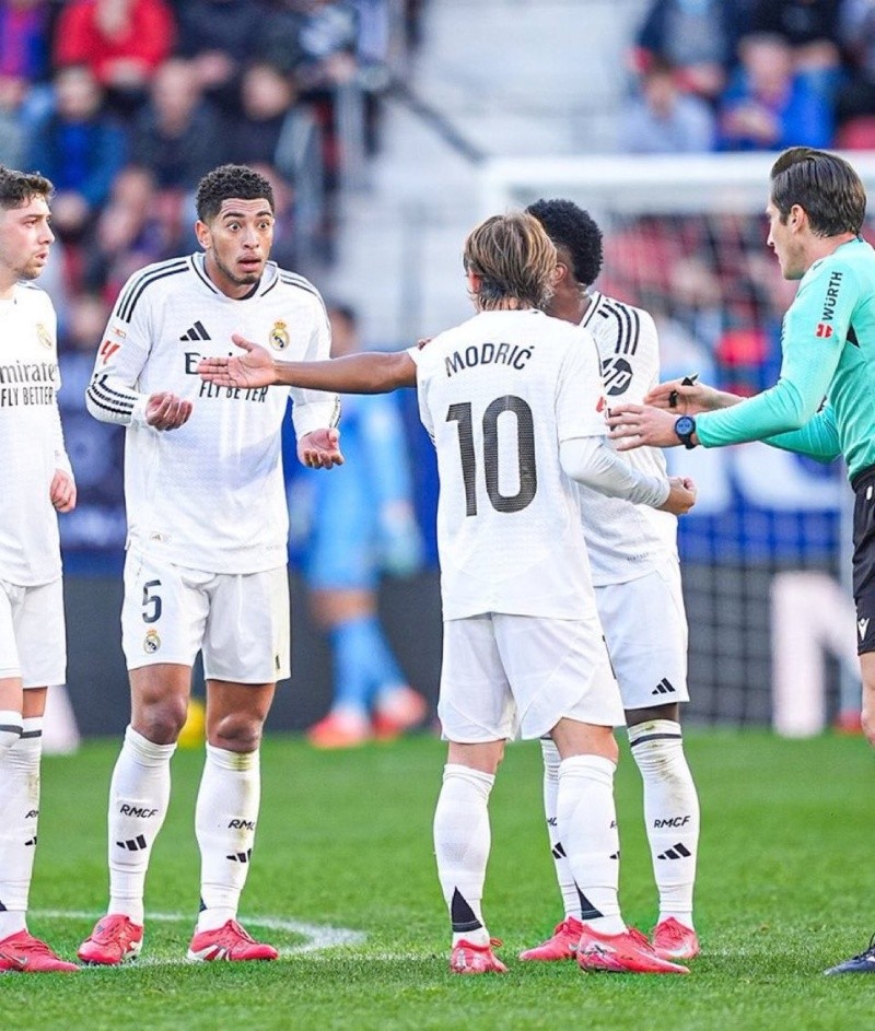 La indignación del Real Madrid ante la expulsión de Bellingham. La indignación del Real Madrid ante la expulsión de Bellingham.