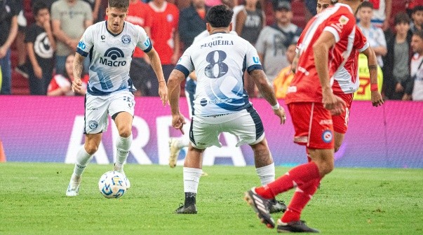 Argentinos Juniors empató con Independiente Rivadavia y sigue en lo alto del Apertura