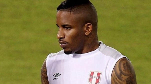 Farfán cruzó a una figura de Boca antes del duelo vs. Alianza Lima: 