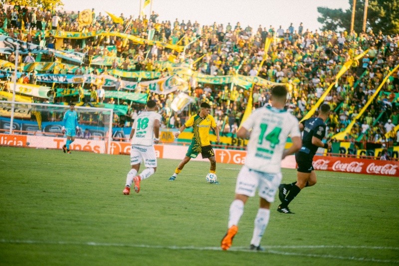 Sarmiento remontó y rescató un punto contra Aldosivi de un semejante partidazo. Sarmiento remontó y rescató un punto contra Aldosivi de un semejante partidazo.