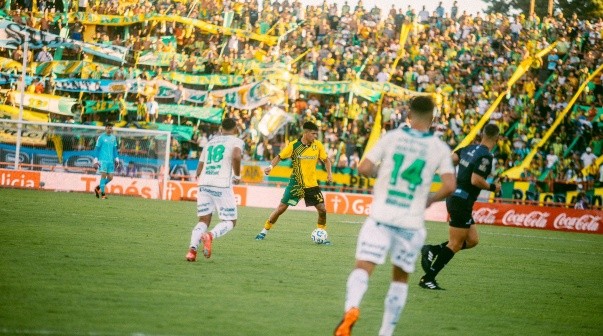 Sarmiento remontó y rescató un punto contra Aldosivi de un semejante partidazo