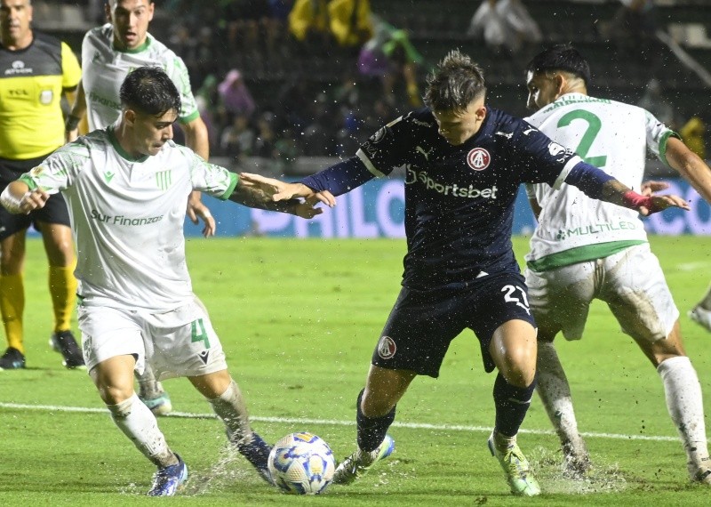 Banfield e Independiente empataron 0-0 en la reanudación. Banfield e Independiente empataron 0-0 en la reanudación.
