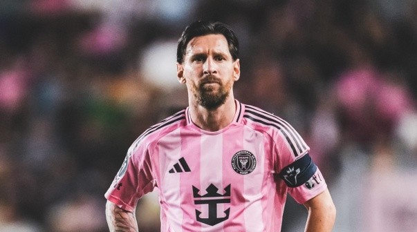 La reacción de Messi cuando le dieron una camiseta de la Selección de México