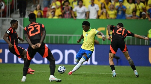 ¿Por qué Brasil pudo hacer siete cambios vs. Colombia?