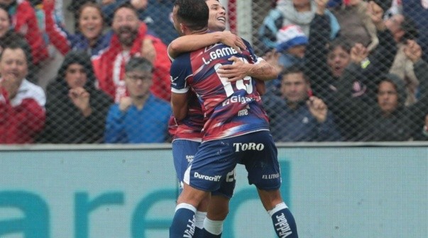 Unión le ganó a Central Córdoba y salió del fondo