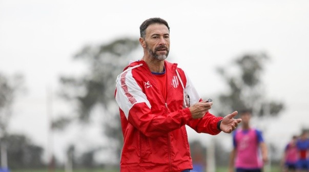 'Kily' González estalló en bronca tras la derrota de Unión ante Palestino: 