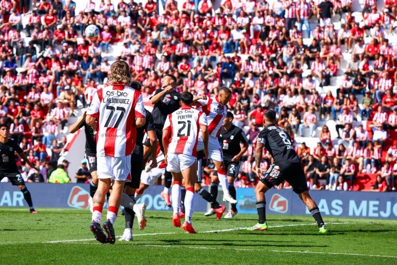 Instituto goleó a Riestra en Córdoba, se acomodó y lo complicó de cara a los Playoffs Instituto goleó a Riestra en Córdoba, se acomodó y lo complicó de cara a los Playoffs
