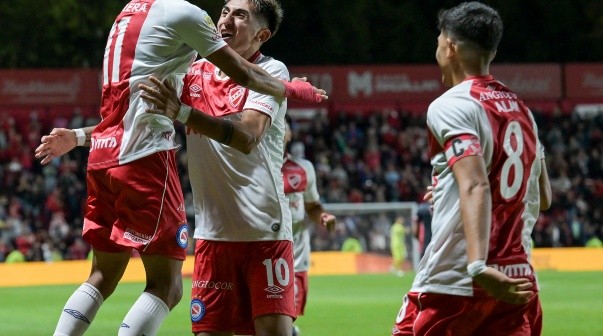 Argentinos Juniors goleó a Barracas y es escolta en la Zona A