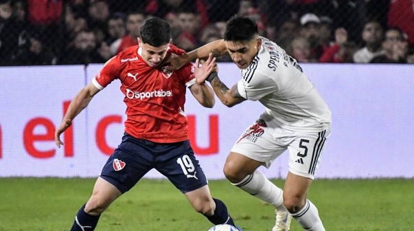 Independiente no pudo con Deportivo Riestra y terminó con uno menos