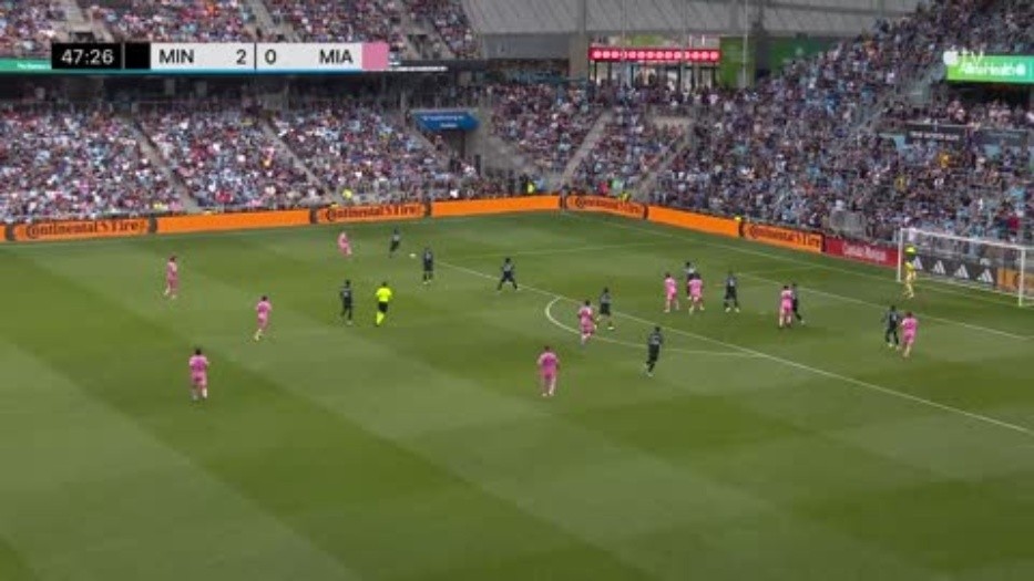 Jordi Alba asistió a Lionel Messi, quien con un control en el área se hizo su espacio y definió cruzado para el Minnesota United 2-1 Inter Miami parcial.
