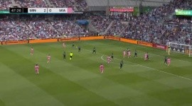 Jordi Alba asistió a Lionel Messi, quien con un control en el área se hizo su espacio y definió cruzado para el Minnesota United 2-1 Inter Miami parcial.