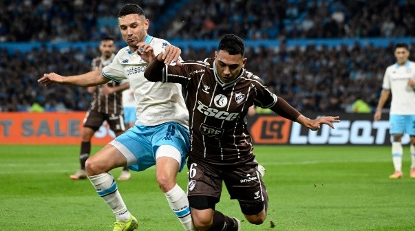 Platense sorprendió a Racing y avanzó a cuartos de final del Torneo Apertura