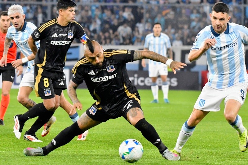 El picante gesto de Arturo Vidal contra Racing que le valió la expulsión en Colo Colo El picante gesto de Arturo Vidal contra Racing que le valió la expulsión en Colo Colo