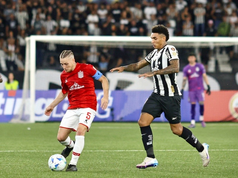 Estudiantes cayó 3-2 contra Botafogo en Brasil y se complicó en la Copa Libertadores Estudiantes cayó 3-2 contra Botafogo en Brasil y se complicó en la Copa Libertadores