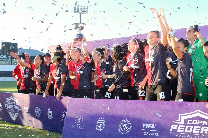 Hace poco más de un mes, estaban alzando la Copa Federal superando a las Gladiadoras. Hace poco más de un mes, estaban alzando la Copa Federal superando a las Gladiadoras.